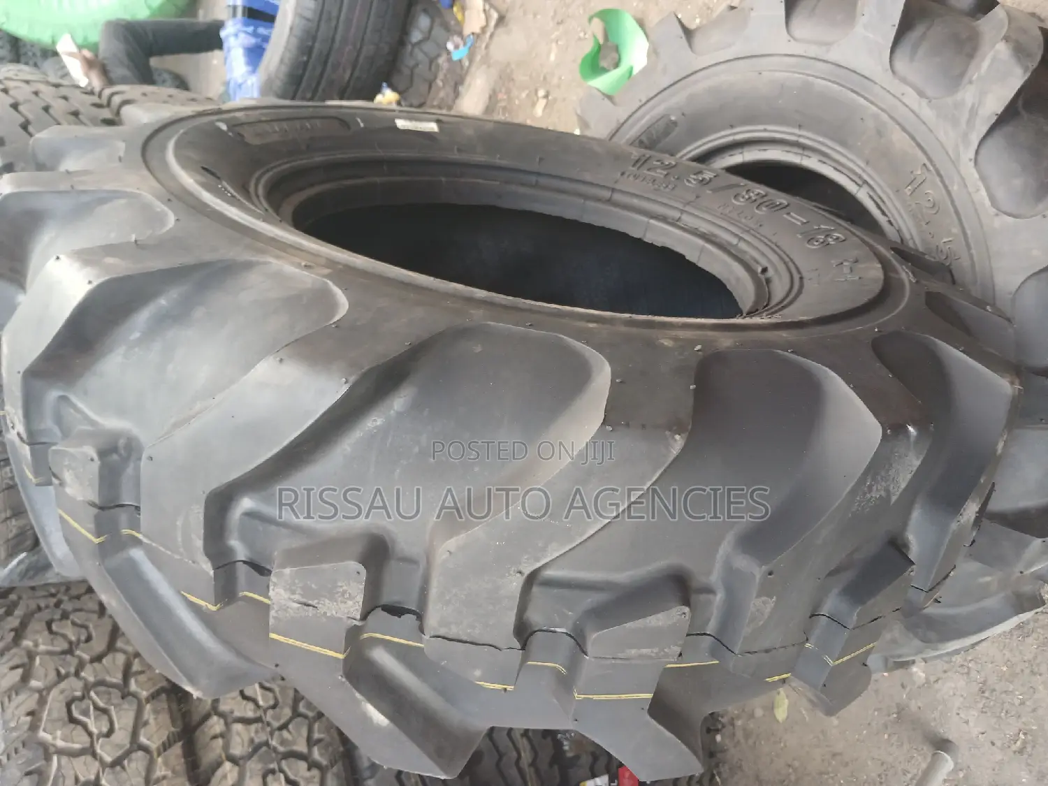 12.5/80-18 Backhoe Loader Greamax Front Tyres Made in China.