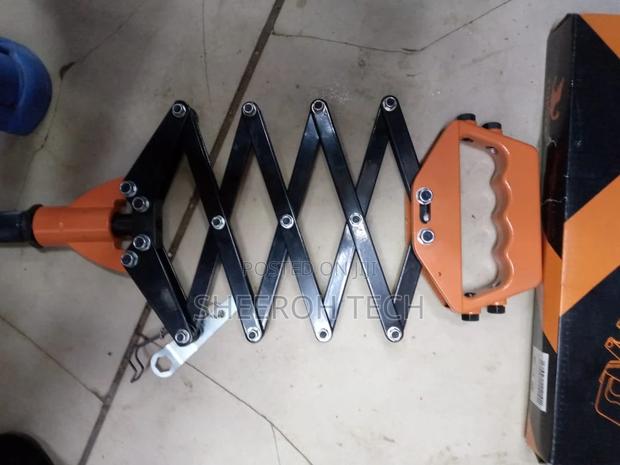 Hand Rivet Gun