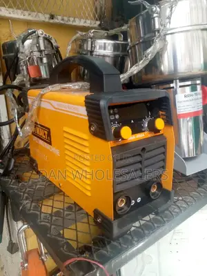 Dewalt Welding Machine With Welding Holders and Cables