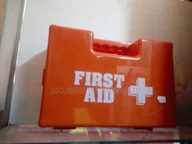 Medium Red First Aid Kit Covering Upto 30 People - thumbnail 2