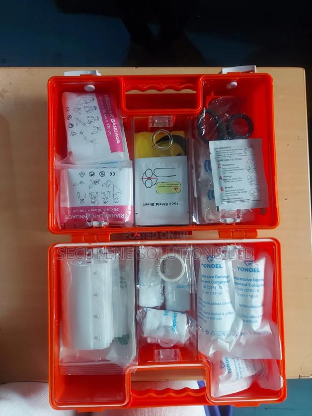 Medium Red First Aid Kit Covering Upto 30 People - thumbnail 5