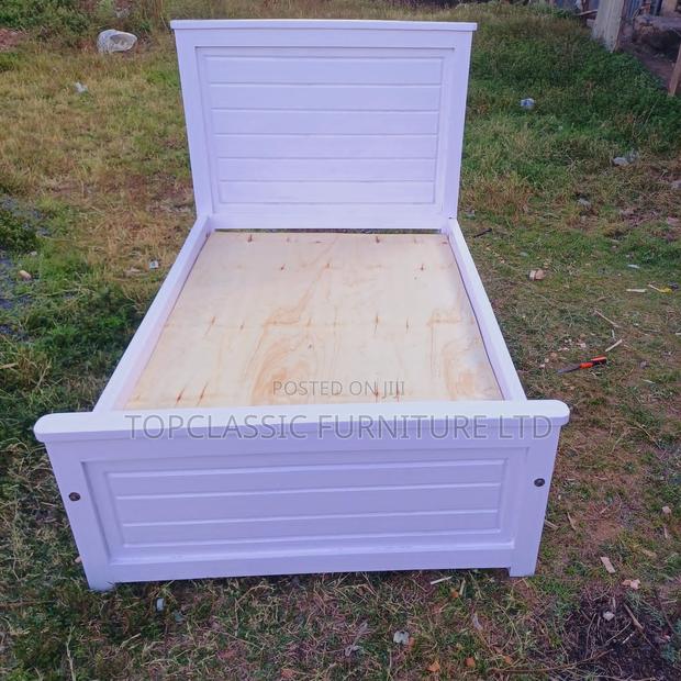 Modern Bed - main view