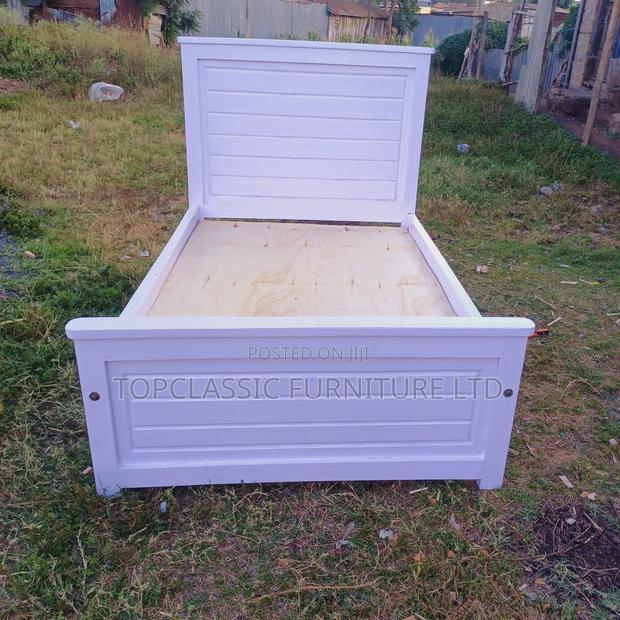 Modern Bed - main view