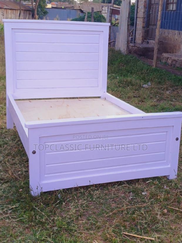 Modern Bed - main view