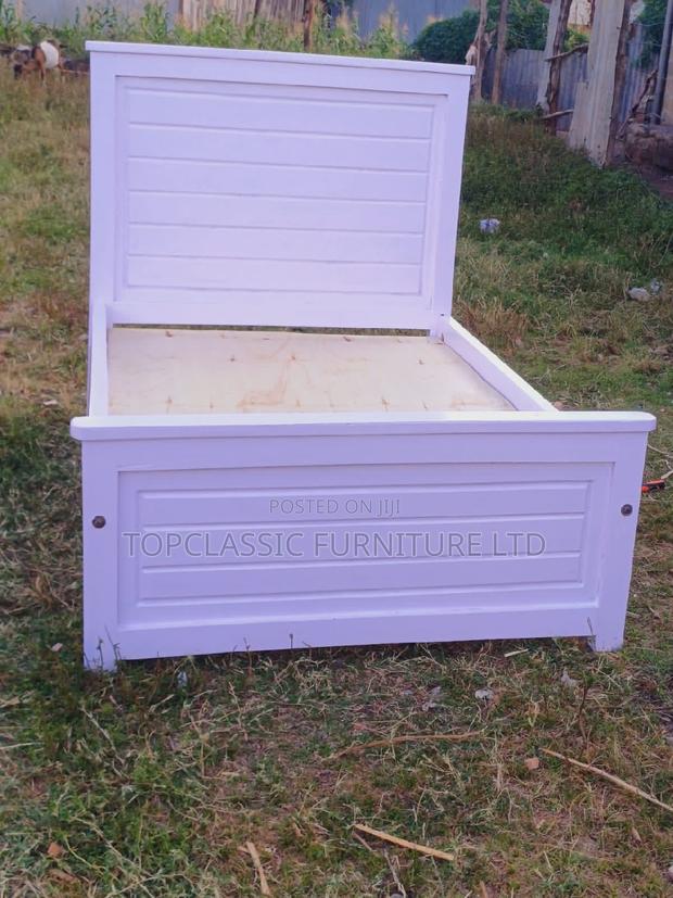 Modern Bed - main view