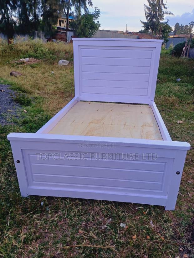 Modern Bed - main view