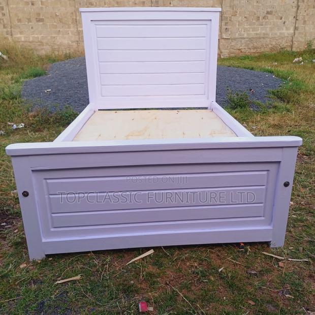 Modern Bed - main view