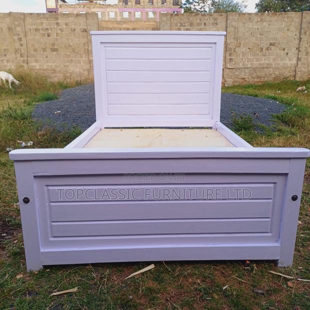 Modern Bed - main view