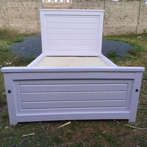 Modern Bed - main view