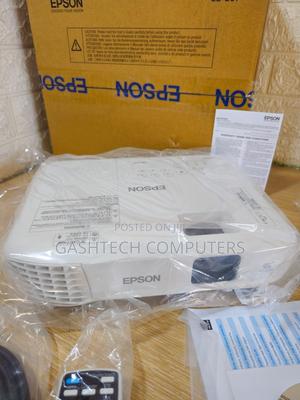 Epson Eb-E01 Xga 3lcd 3300 Lumens Projector - main view