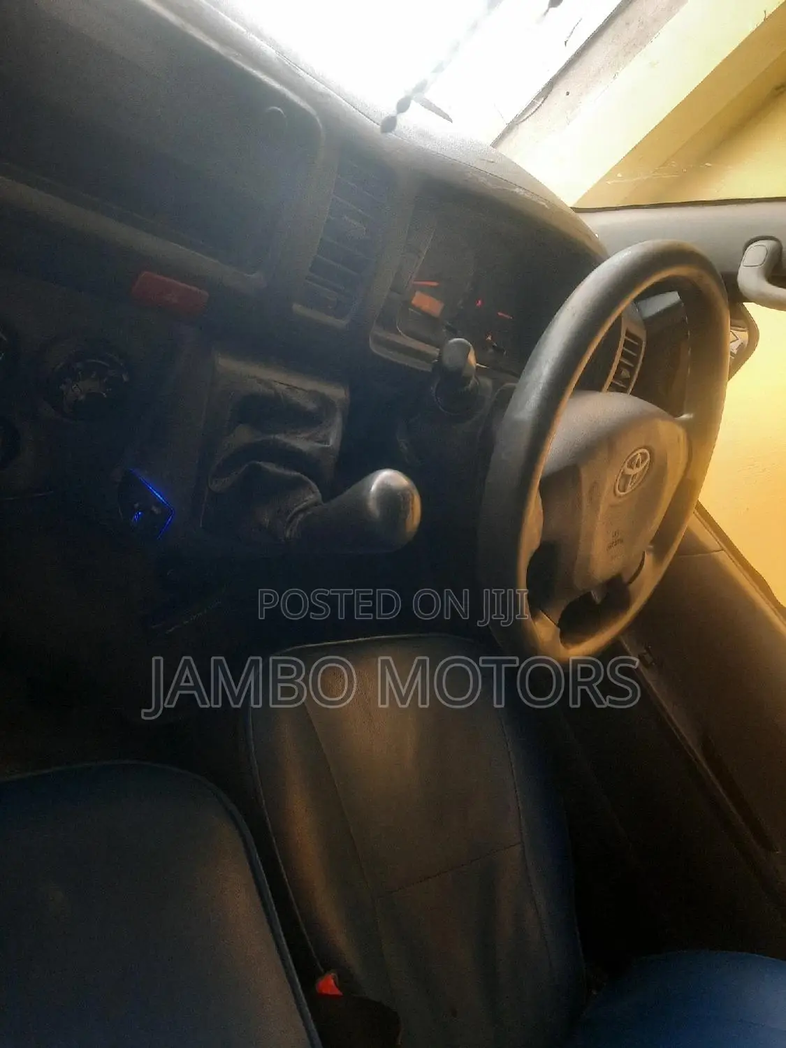 Toyota HiAce 2015 White