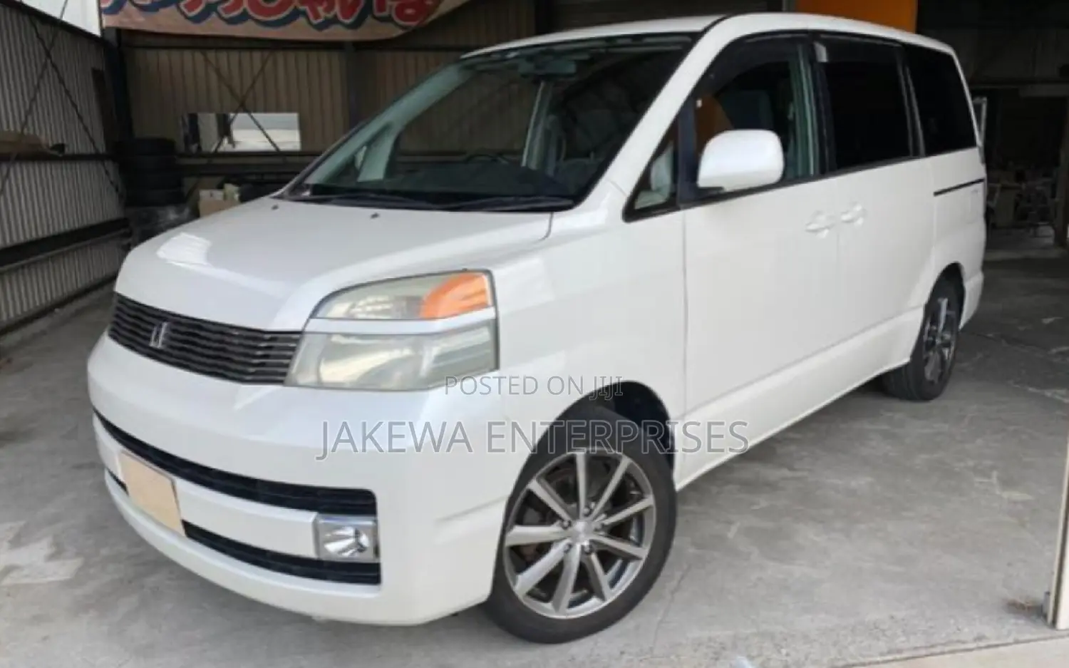 Noah / Voxy Van Car for Hire Chauffeured ( DRIVER) 7 SEATER