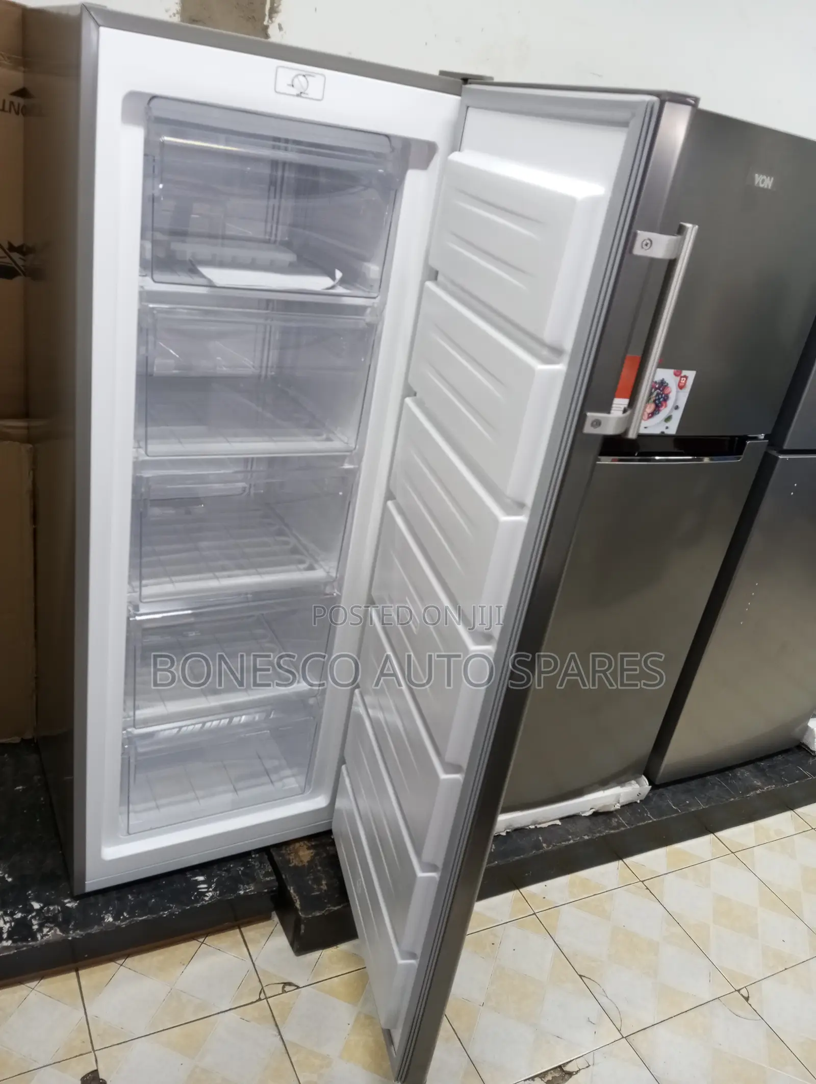 Von Upright Freezer 182L