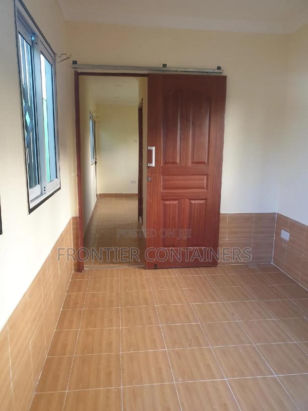 40ft Container Clinic With a Washroom, Ward and Store - thumbnail 4