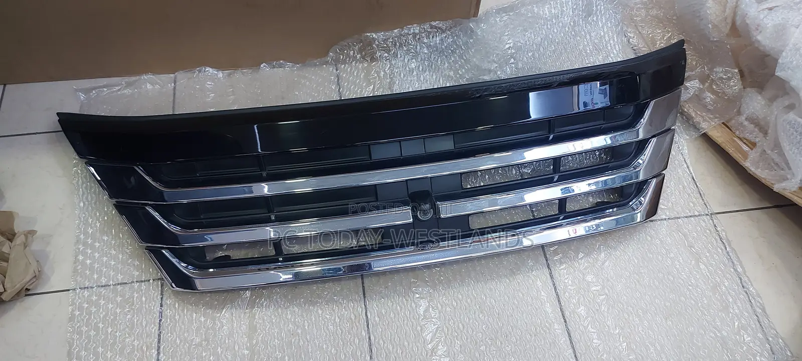 Vellfire Z/Zr Modelista Tourer Grille Black Aero+Camera