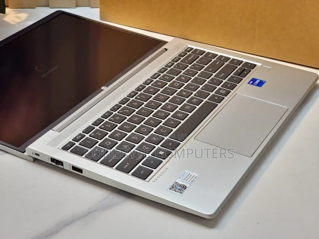 New Laptop HP ProBook 440 G9 8GB Intel Core i7 SSD 512GB