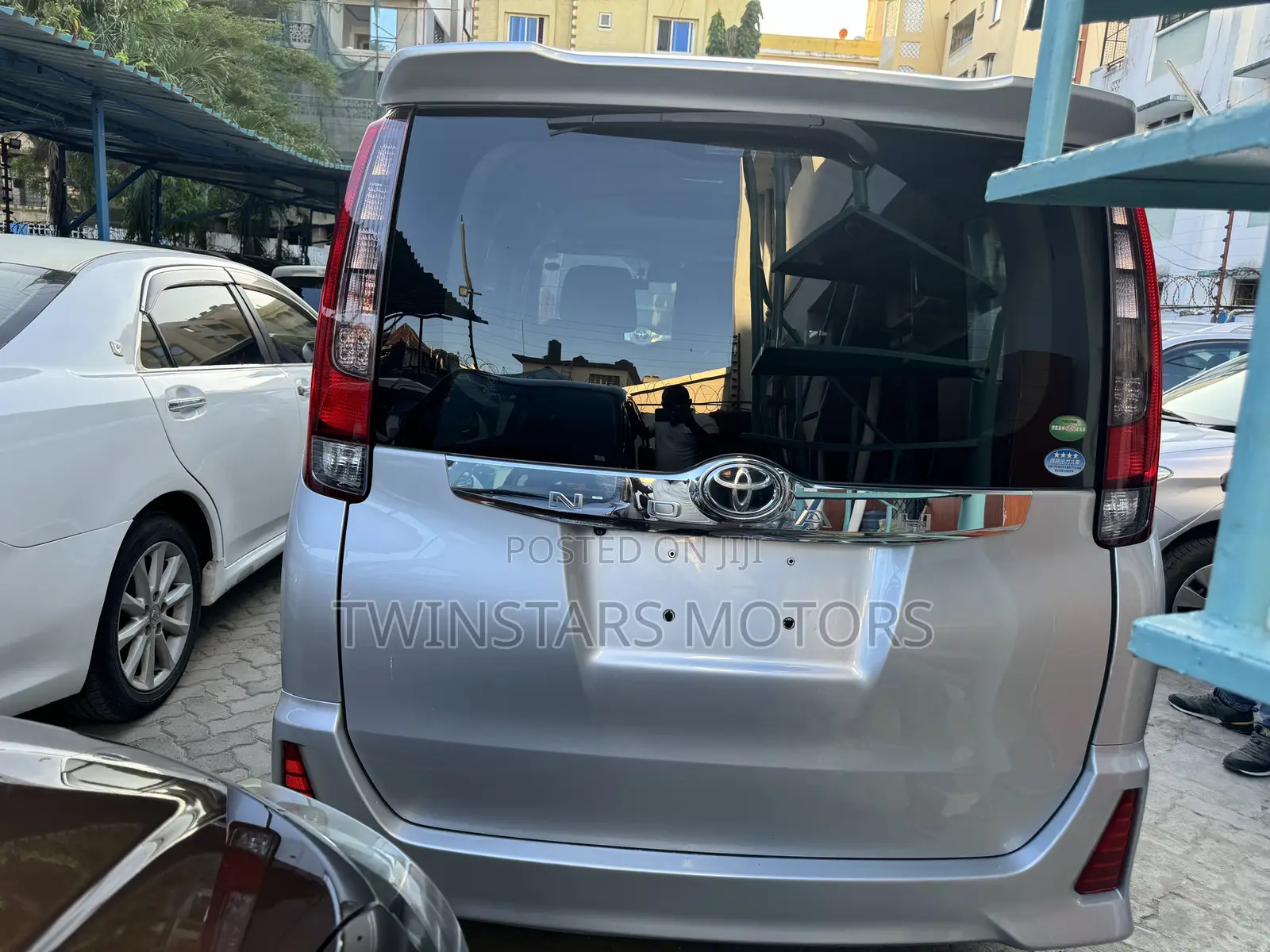 Toyota Noah 2.0 FWD (8 Seater) 2017 Silver