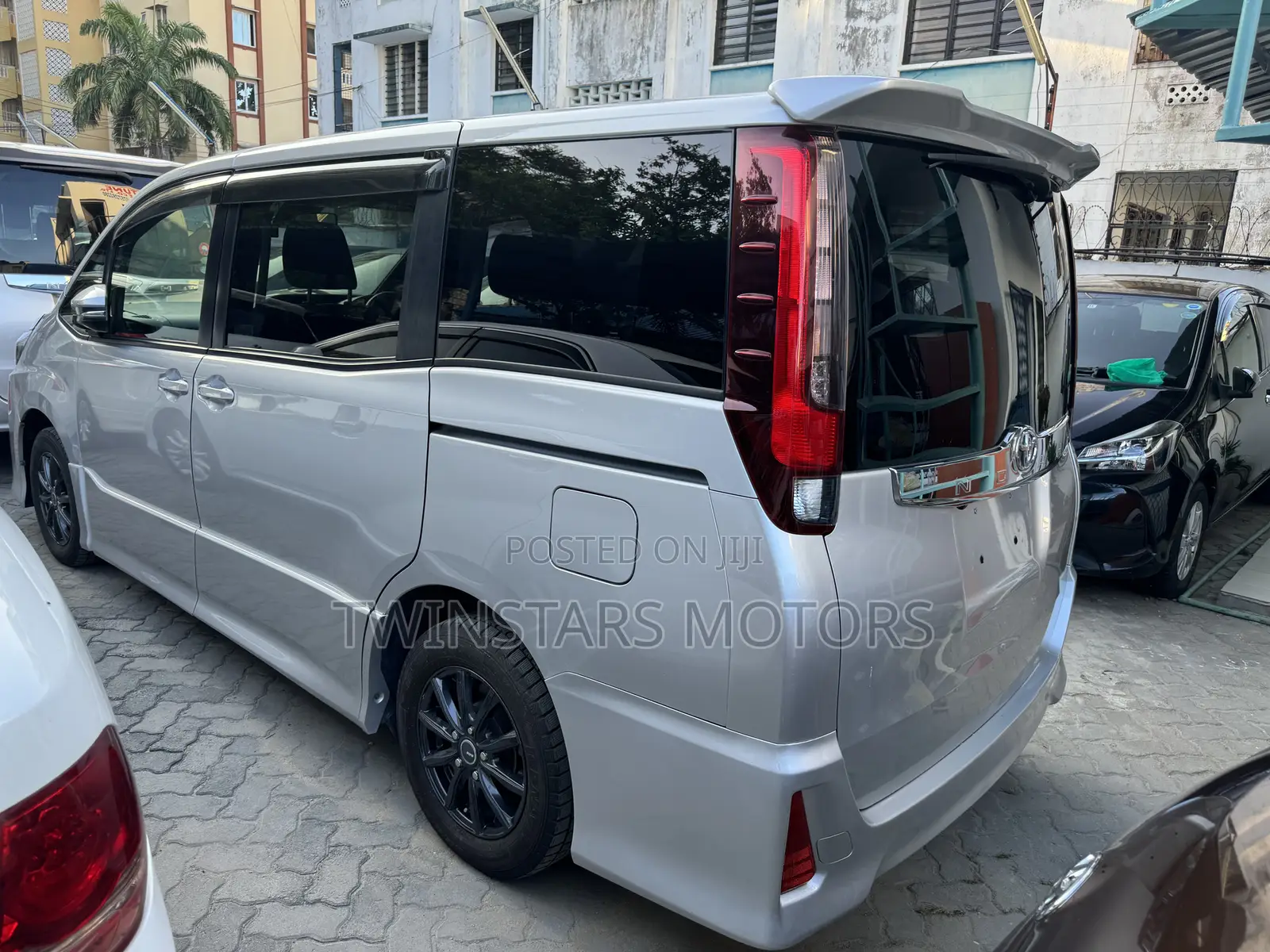 Toyota Noah 2.0 FWD (8 Seater) 2017 Silver