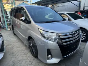 Toyota Noah 2.0 FWD (8 Seater) 2017 Silver