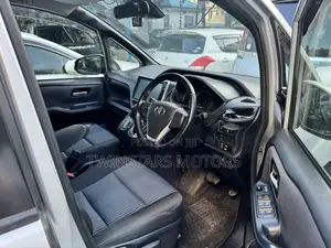 Toyota Noah 2.0 FWD (8 Seater) 2017 Silver