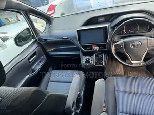 Toyota Noah 2.0 FWD (8 Seater) 2017 Silver