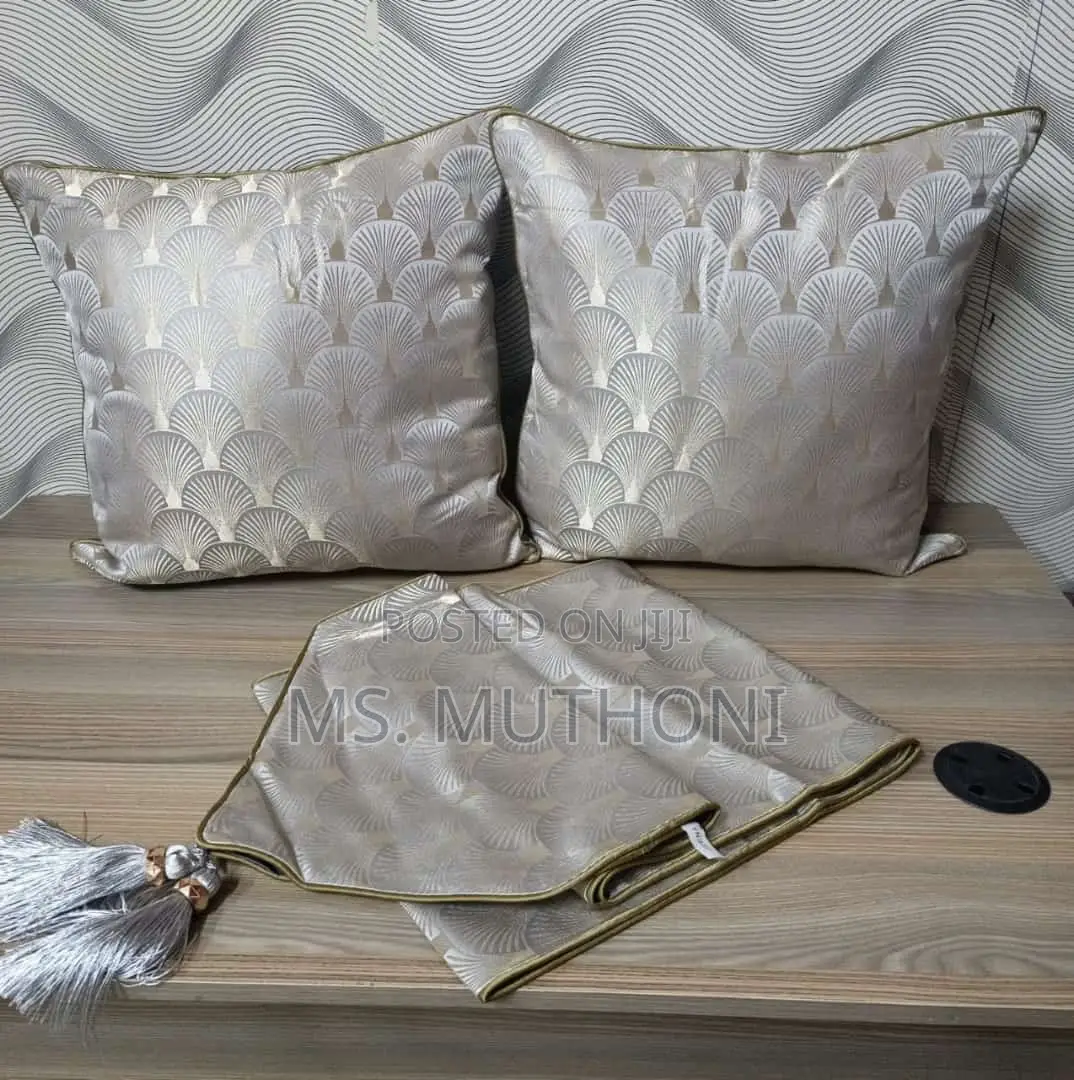 A Set of Bedrunner 2pcs Throw Pillows Pc Bedrunner
