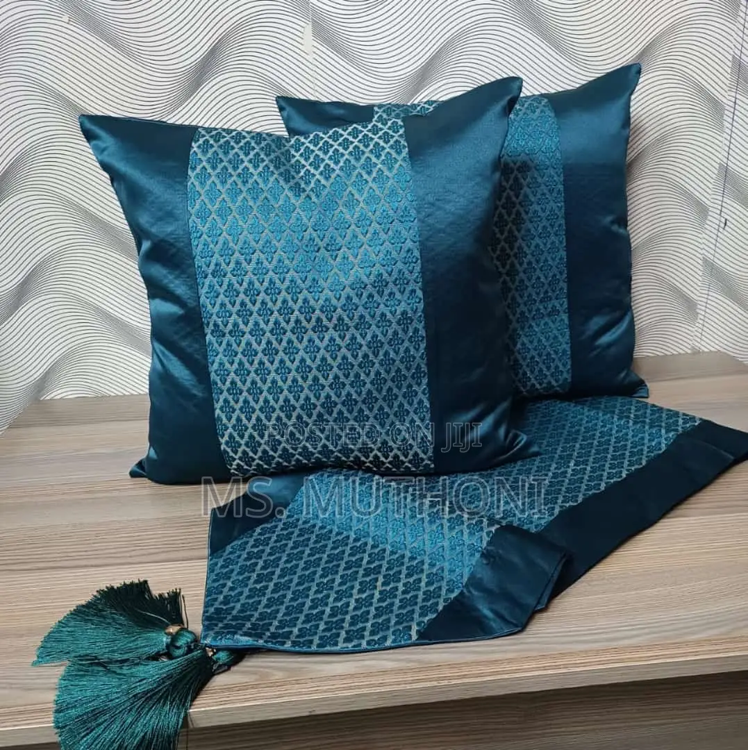 A Set of Bedrunner 2pcs Throw Pillows Pc Bedrunner