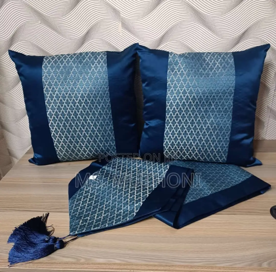 A Set of Bedrunner 2pcs Throw Pillows Pc Bedrunner