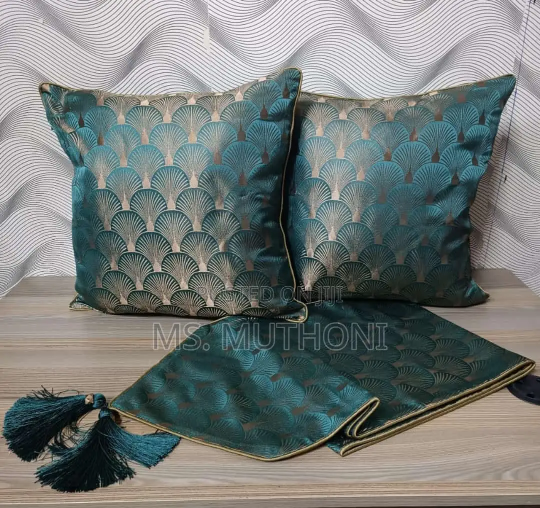 A Set of Bedrunner 2pcs Throw Pillows Pc Bedrunner