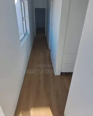 Laminate Floor Boards and SPC Panels Installation