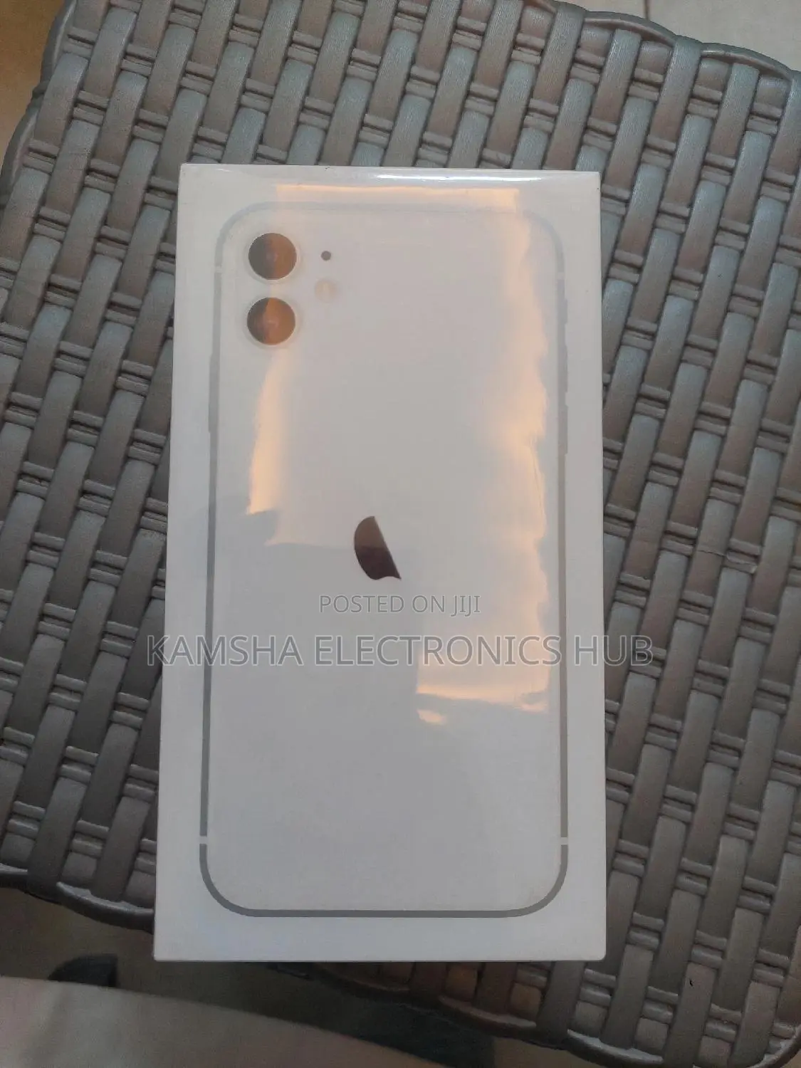 New Apple iPhone 11 128 GB White