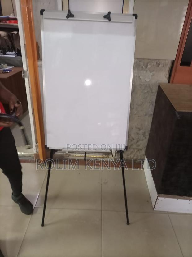 Heavy Duty Flipchart Stand 60cm Length by 90cm Height - main view