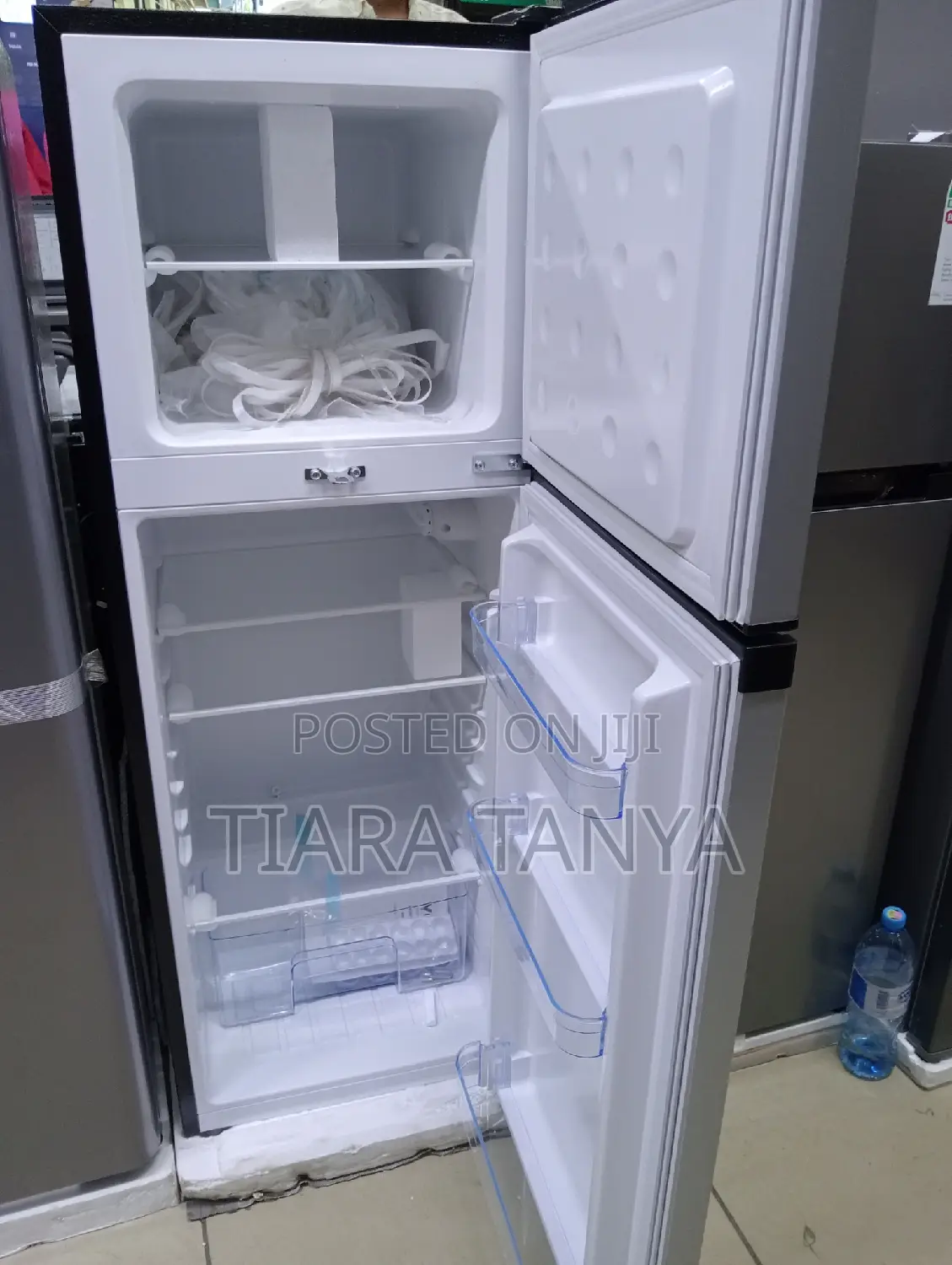 Von VART-22DYS Double Door Fridge 208L - Silver
