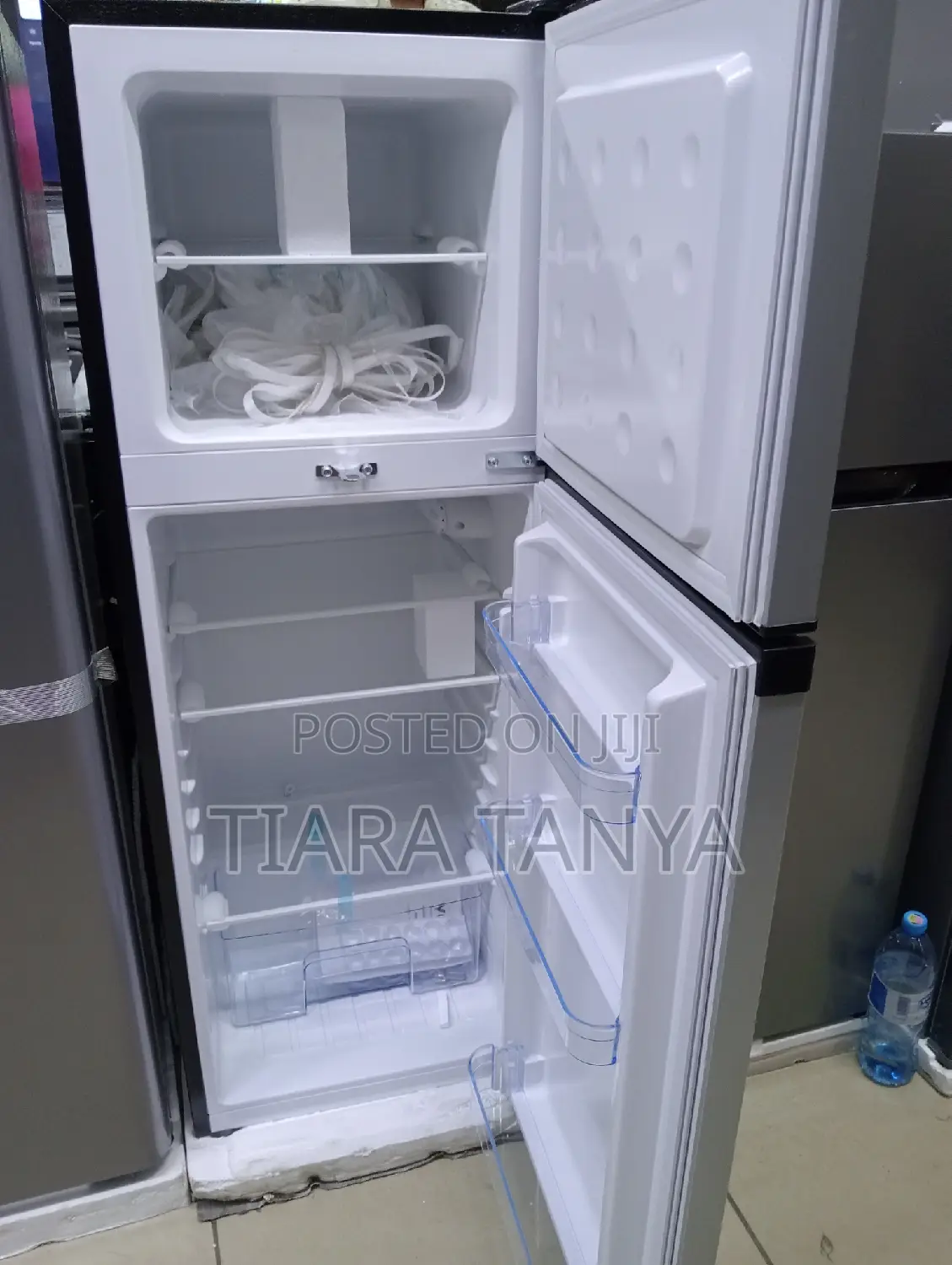 Von VART-22DYS Double Door Fridge 208L - Silver