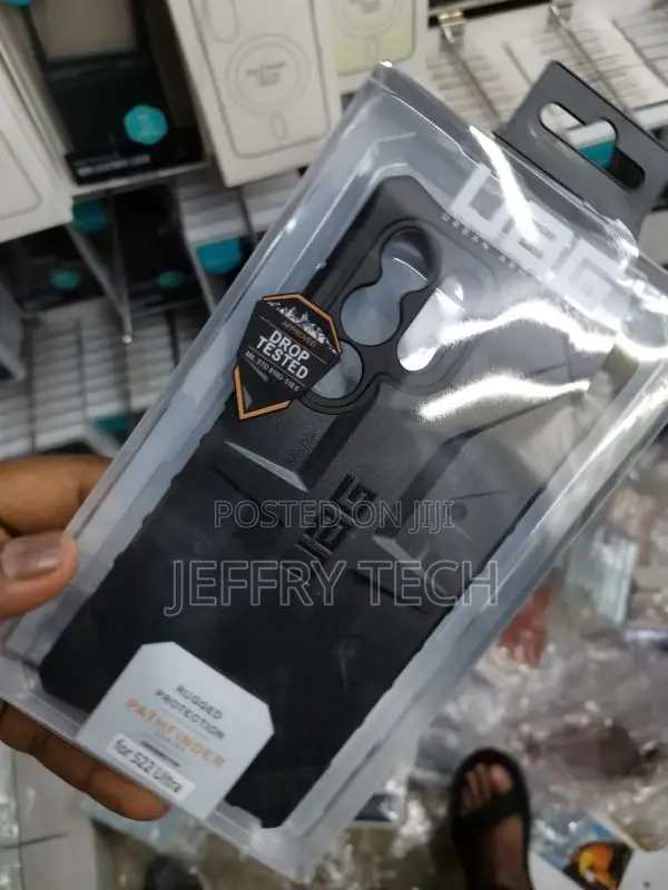 UAG Pathfinder Black Case for Samsung Galaxy S22 Ultra