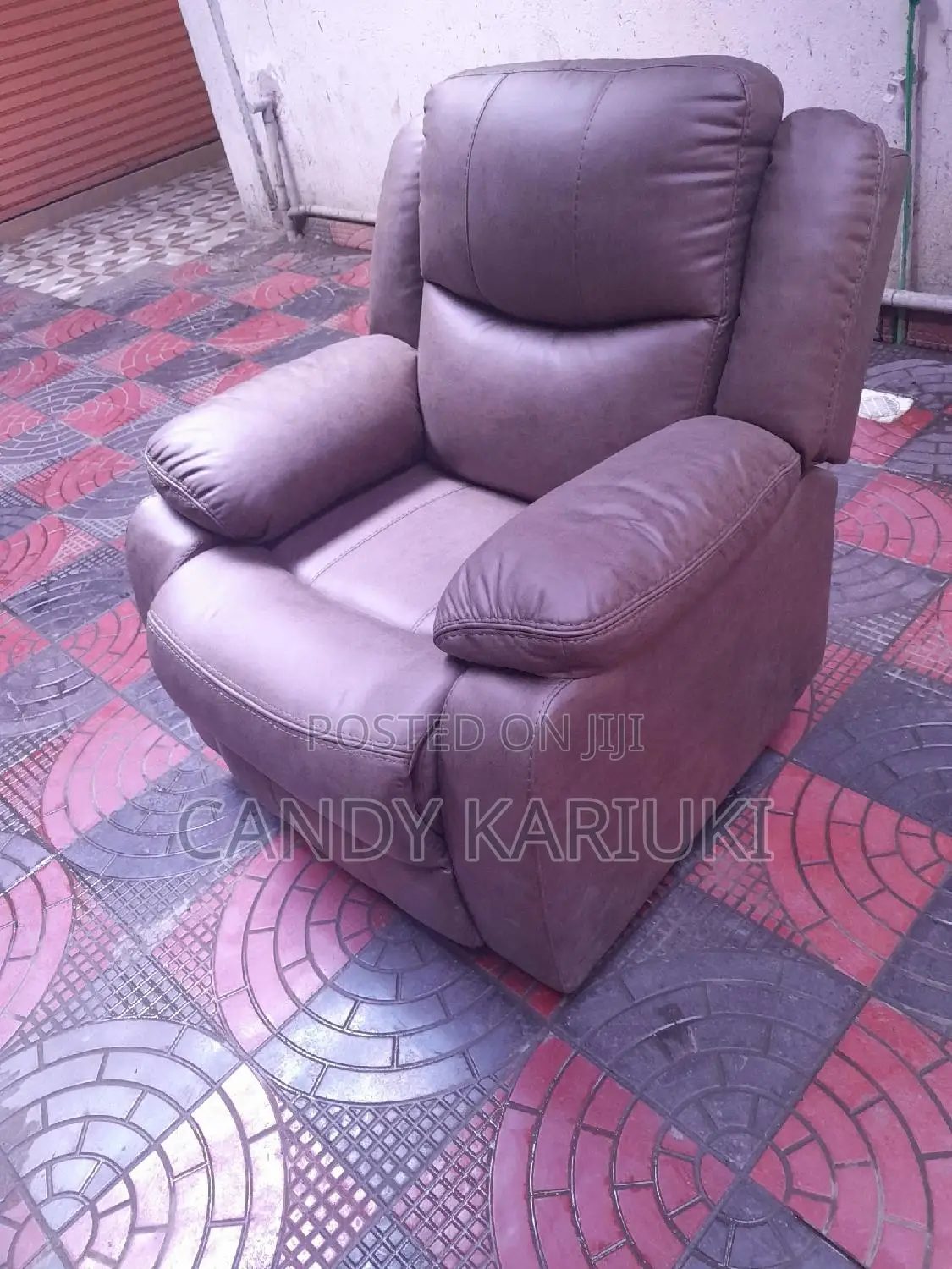 Ideal and Spacious Single Seater Recliner Sofa