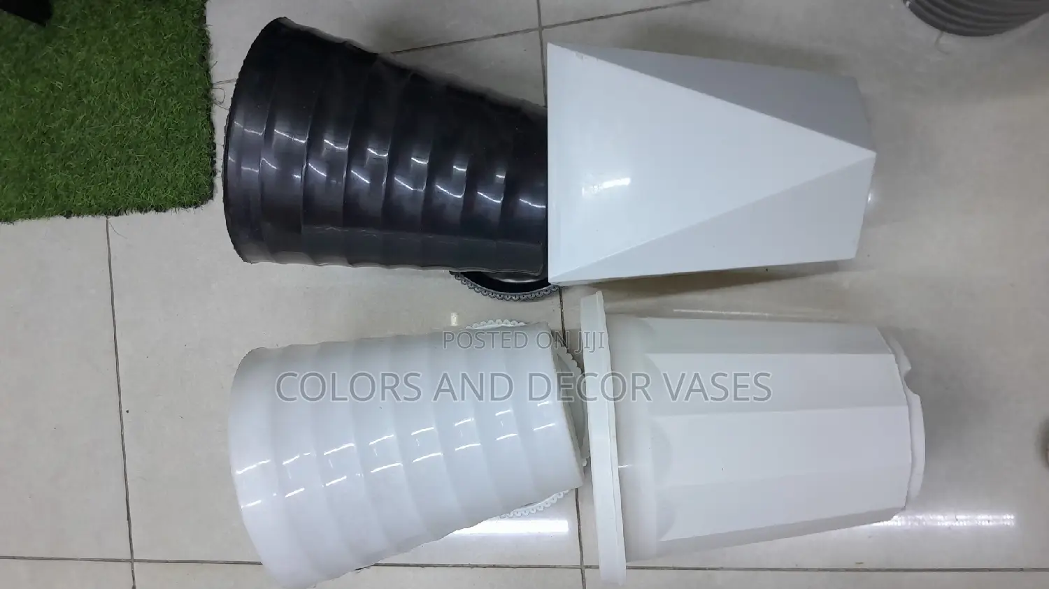 8 Litres Plastic Vases White and Black