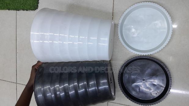 Planters With Underliner