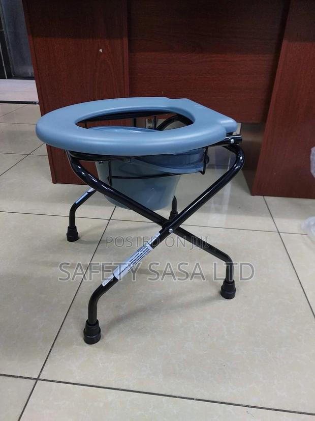 Foldable Commodo Stool