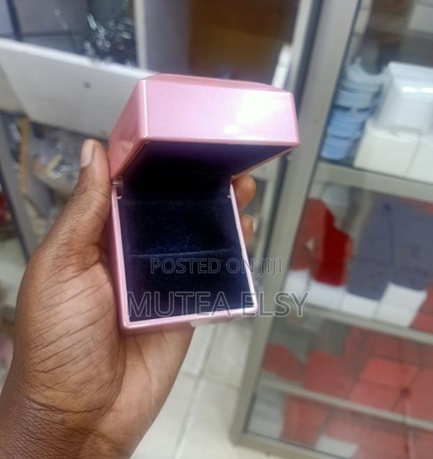 Executive Peach White Ring Box - main view