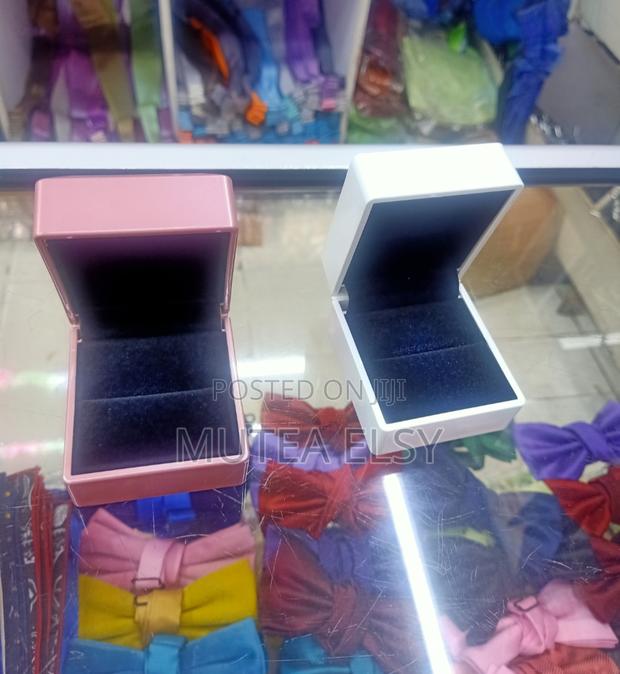 Executive Peach White Ring Box - thumbnail 3