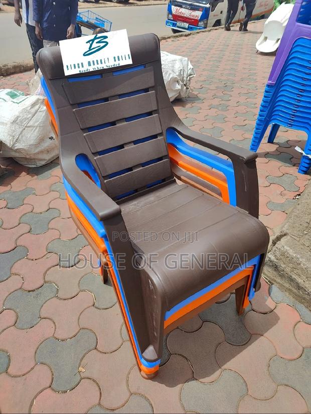 Good Quality Relaxo Plastic Chairs
