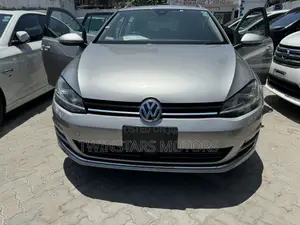 Volkswagen Golf 2017 Gold