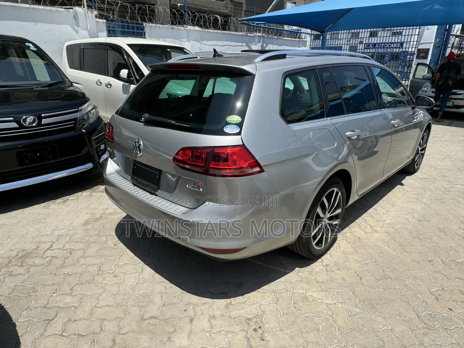 Volkswagen Golf 2017 Gold