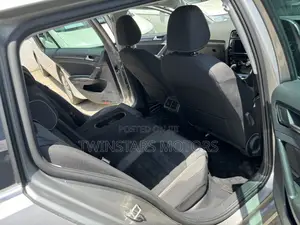 Volkswagen Golf 2017 Gold