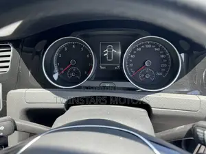 Volkswagen Golf 2017 Gold