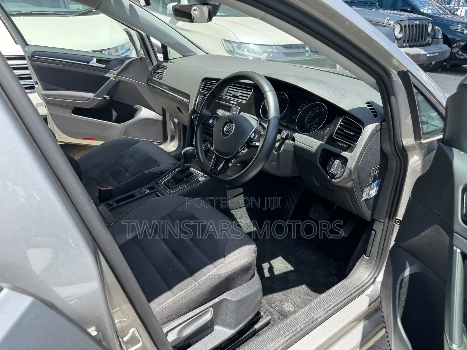 Volkswagen Golf 2017 Gold