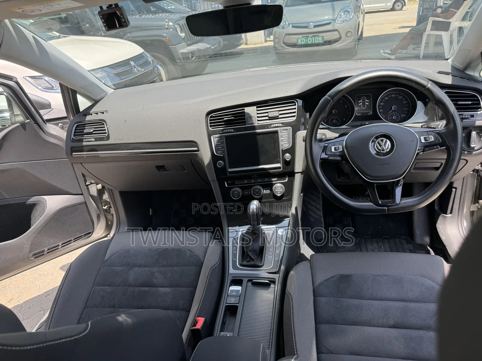 Volkswagen Golf 2017 Gold