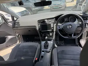 Volkswagen Golf 2017 Gold