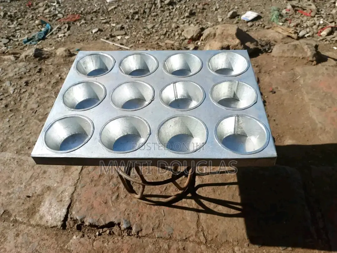 Queen Cake Tins